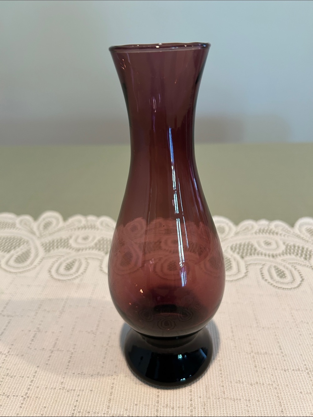 Vtg Amethyst Glass Bud Vase - Elegant Home Accent 8 i